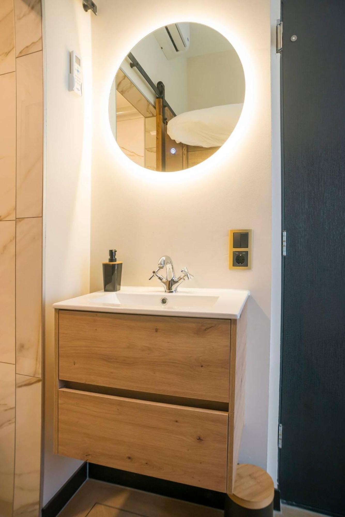 Petite Room With Wifi, Ac, And Shared Kitchen Tilburg Eksteriør bilde