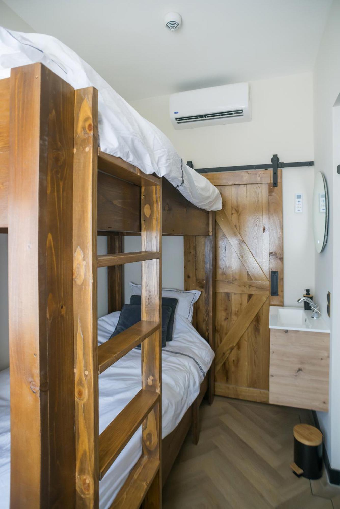Petite Room With Wifi, Ac, And Shared Kitchen Tilburg Eksteriør bilde